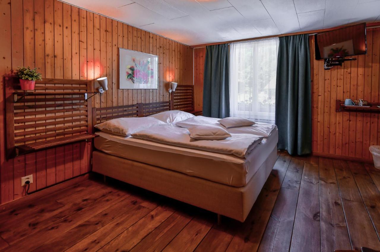 Hotel Tell And Apartments Unterseen Extérieur photo
